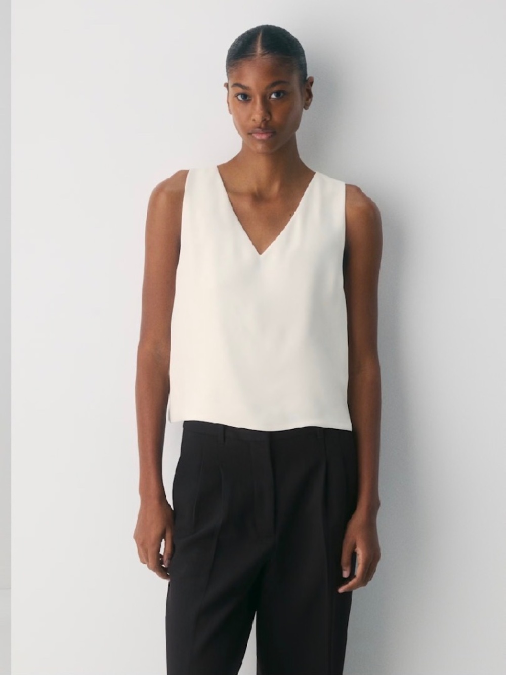 Aritzia Babaton sleeveless blouse